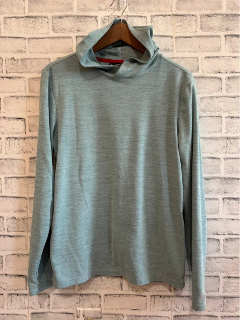 Men’s light blue Avalanche Stillwater fleece hoodie size small